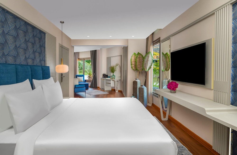 Sunset, Premium, Suite, King Bed, Balcony