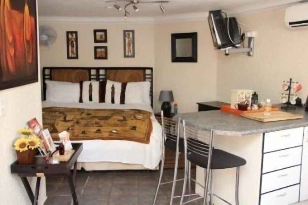 Glenda S Guest Suites 18/50