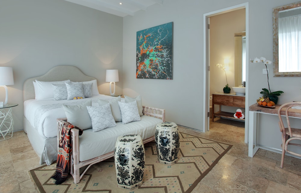 Room & Vespa 4 8/35