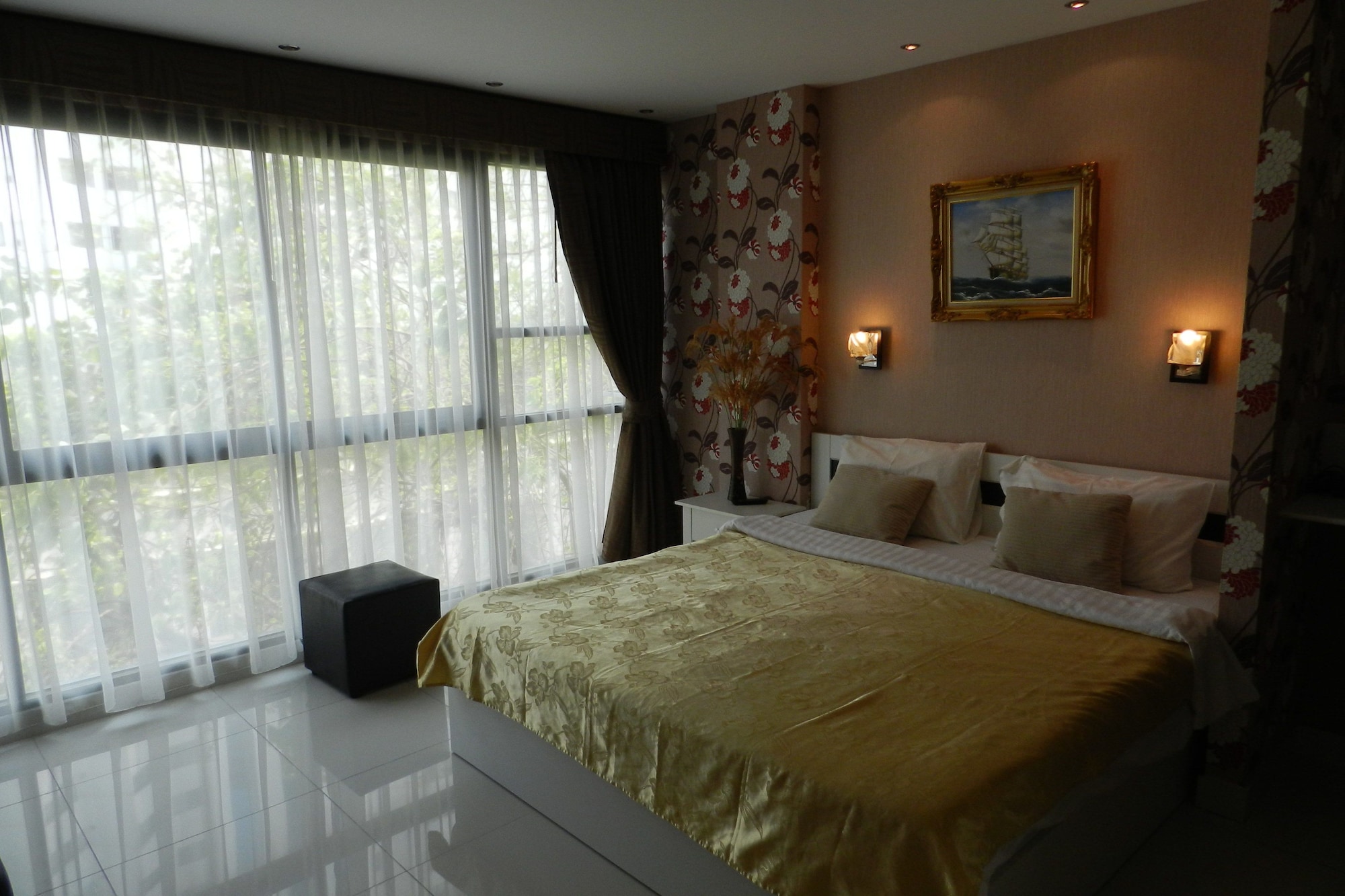LUXURY, APARTMENT