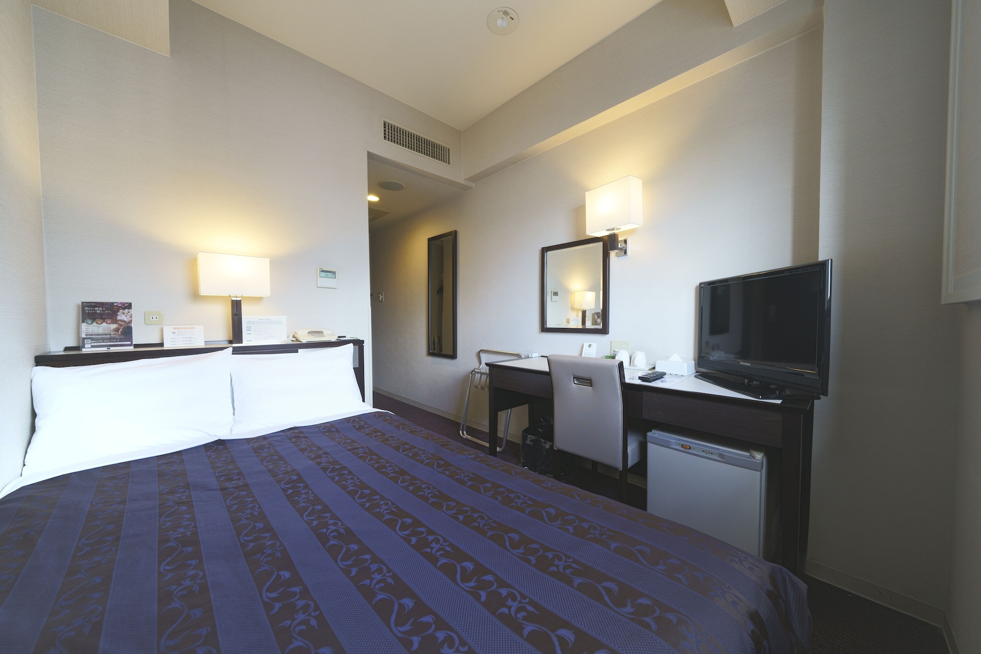 SEMI ROOM, SEMI DOUBLE BED