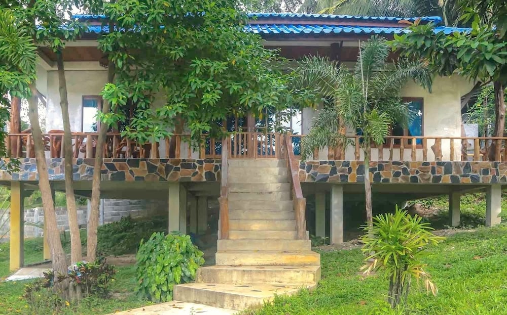 The Shore Resort 64/71