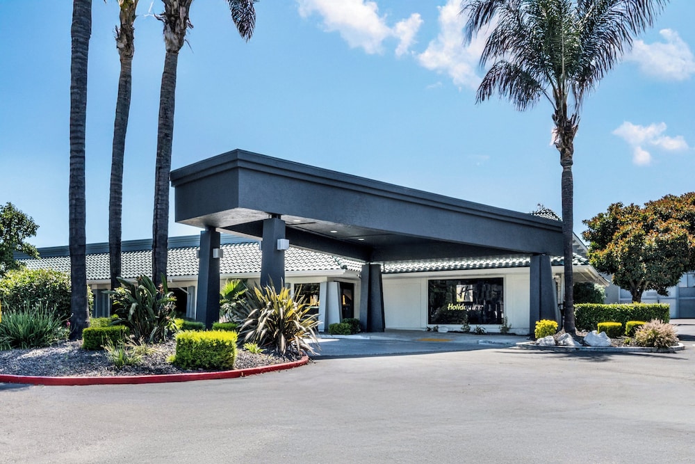 Holiday Inn Dublin Pleasanton 62/70