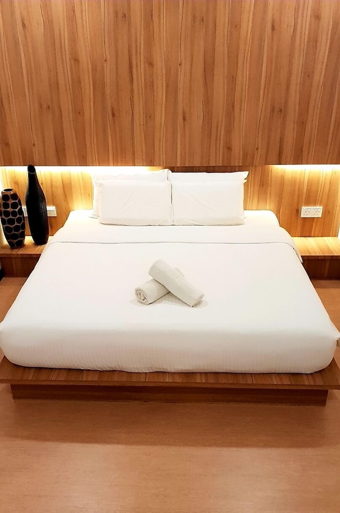 Standard, King Bed, No Window