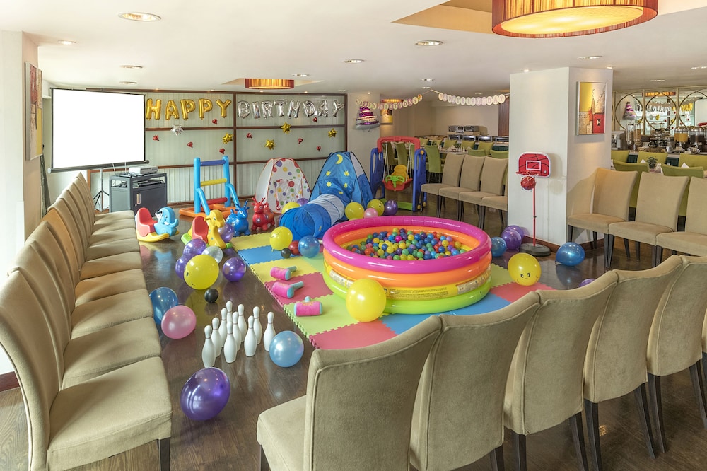 Silka Far East Hotel 49/50