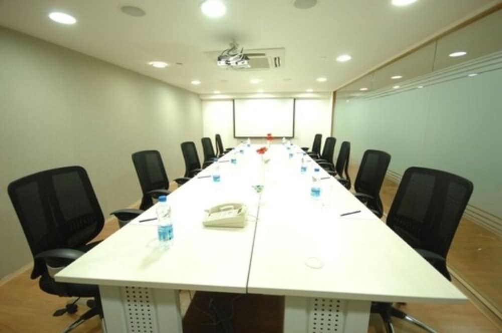 DAVANAM SAROVAR PORTICO SUITES 34/34