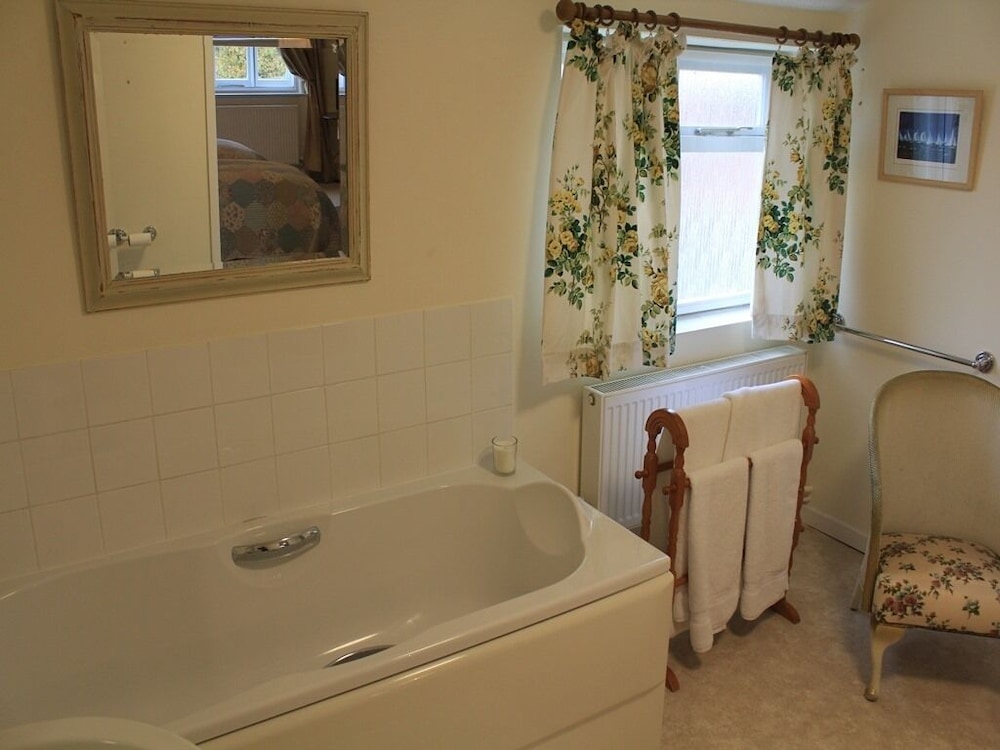 Church Farmhouse B & B 33/34