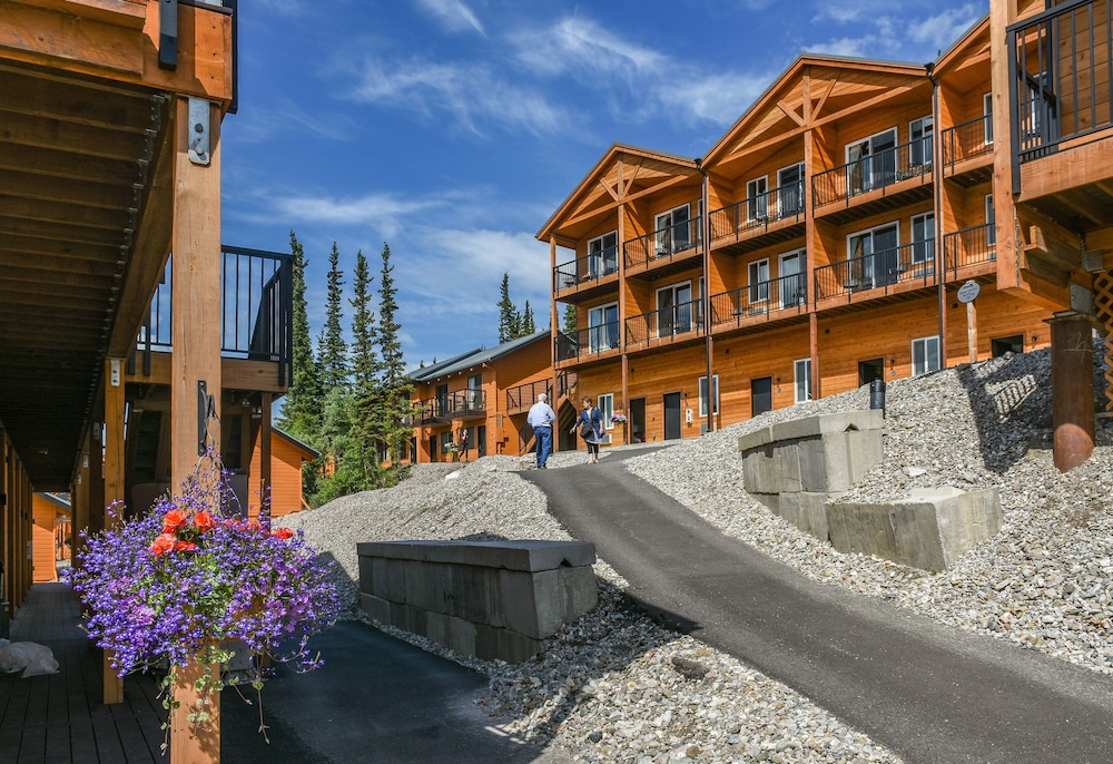 Denali Bluffs Hotel 63/68