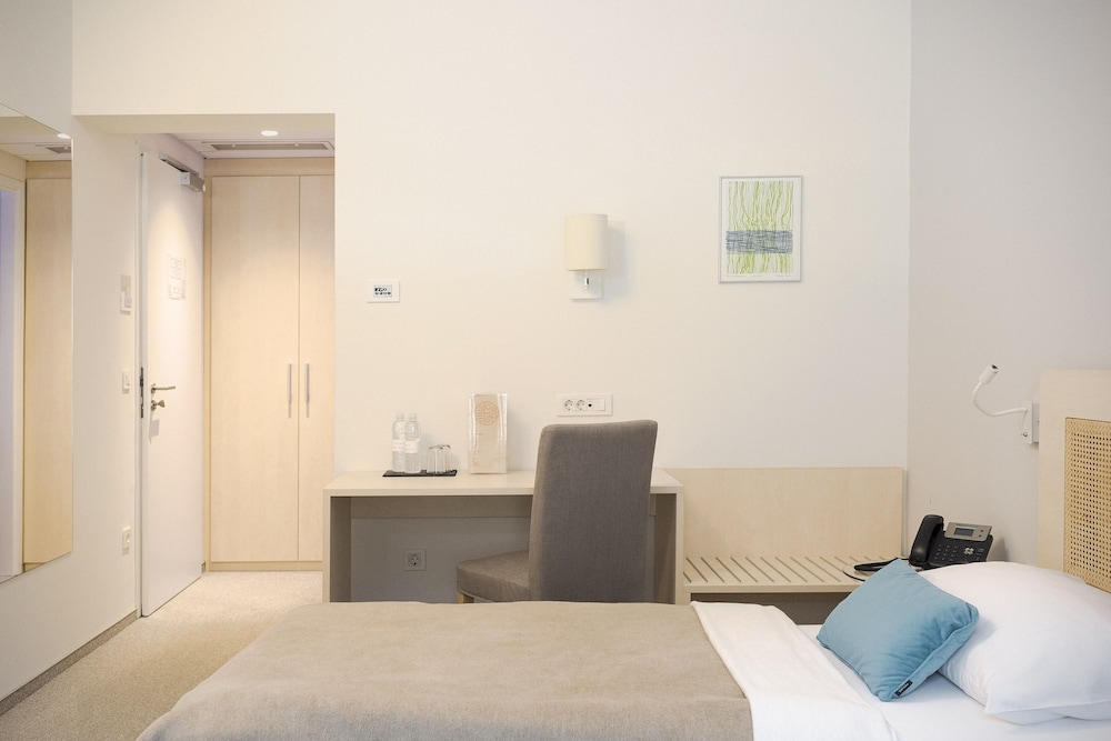 ART HOTEL 12/42