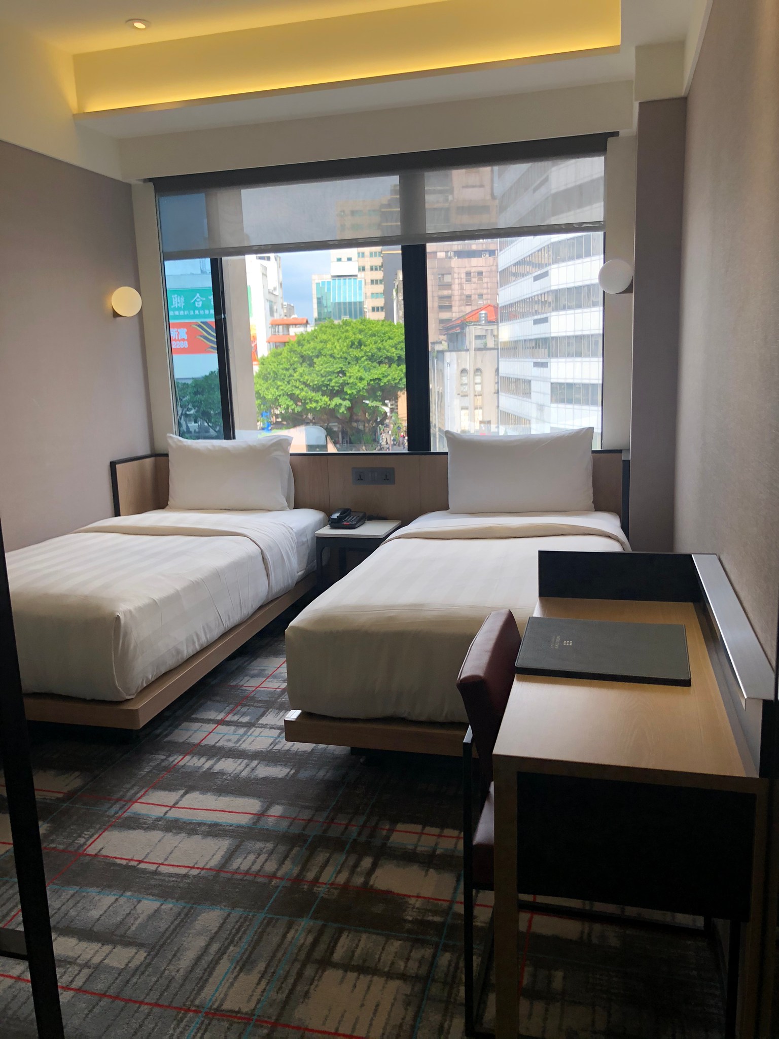 City, Deluxe, Twin Beds