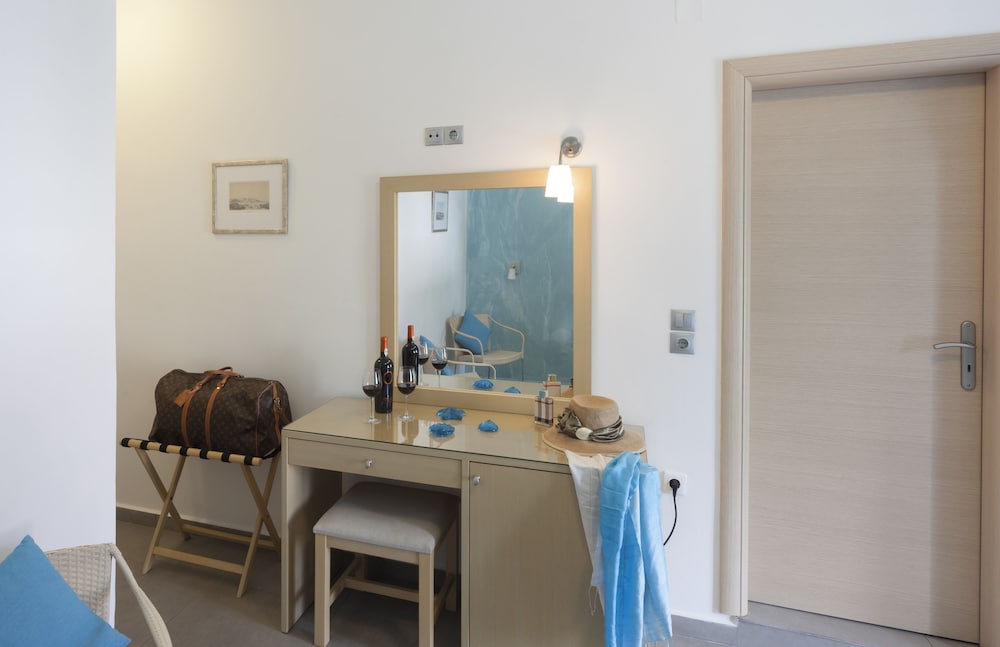 Blue Harmony Hotel 50/50