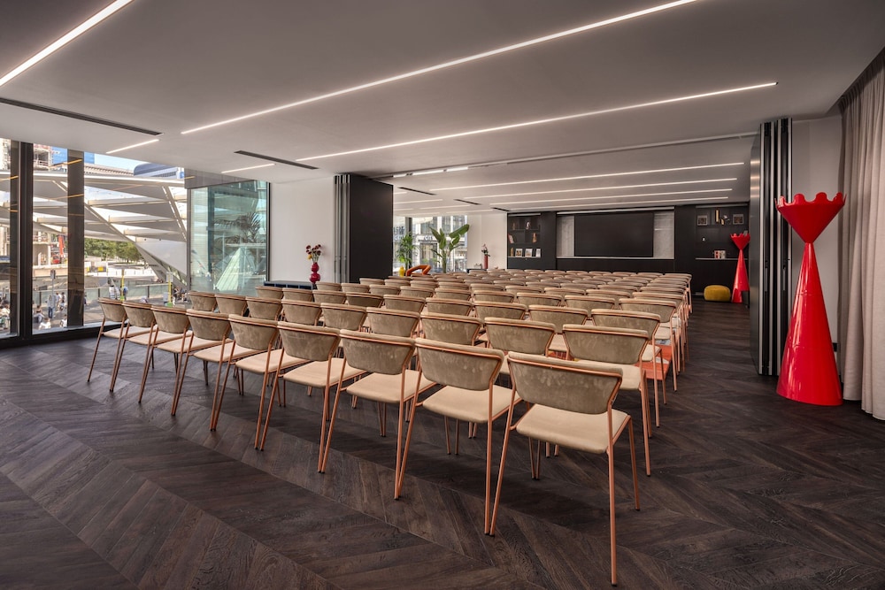 Cardo Brussels, Autograph Collection 44/48