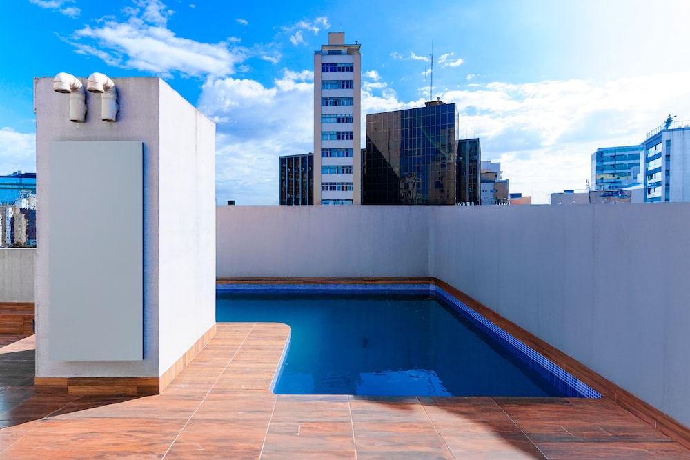 Carillon Plaza Hotel 46/50