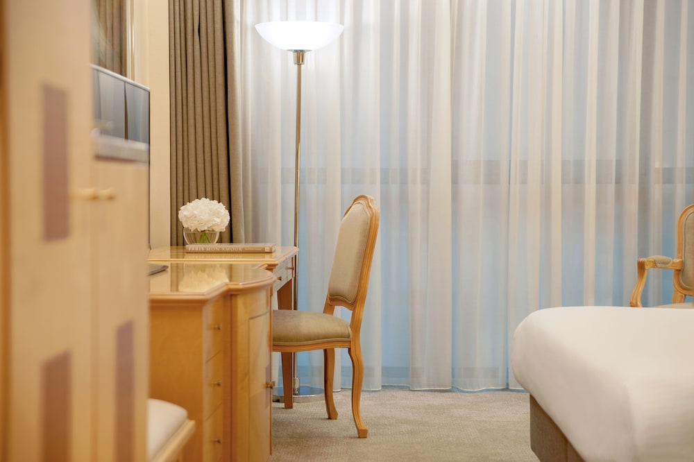 Melia Athens 35/73