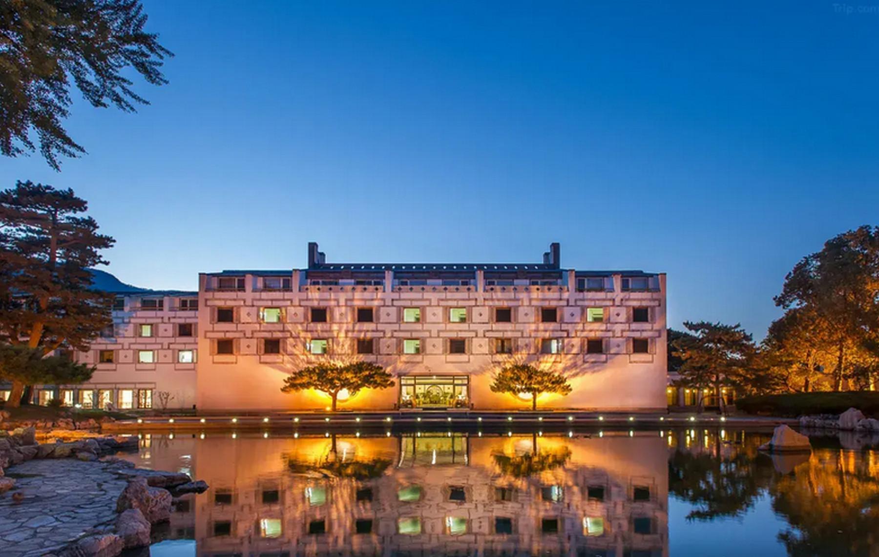 Fragrant Hill Hotel 3/60