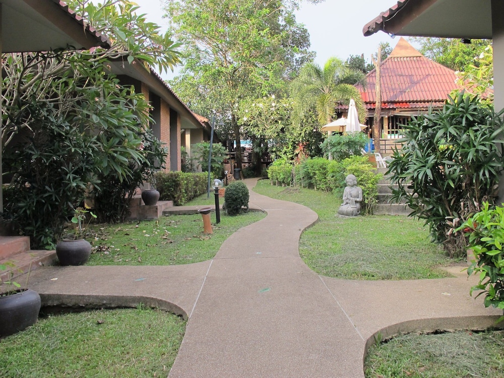 Floraville Phuket Resort 56/67