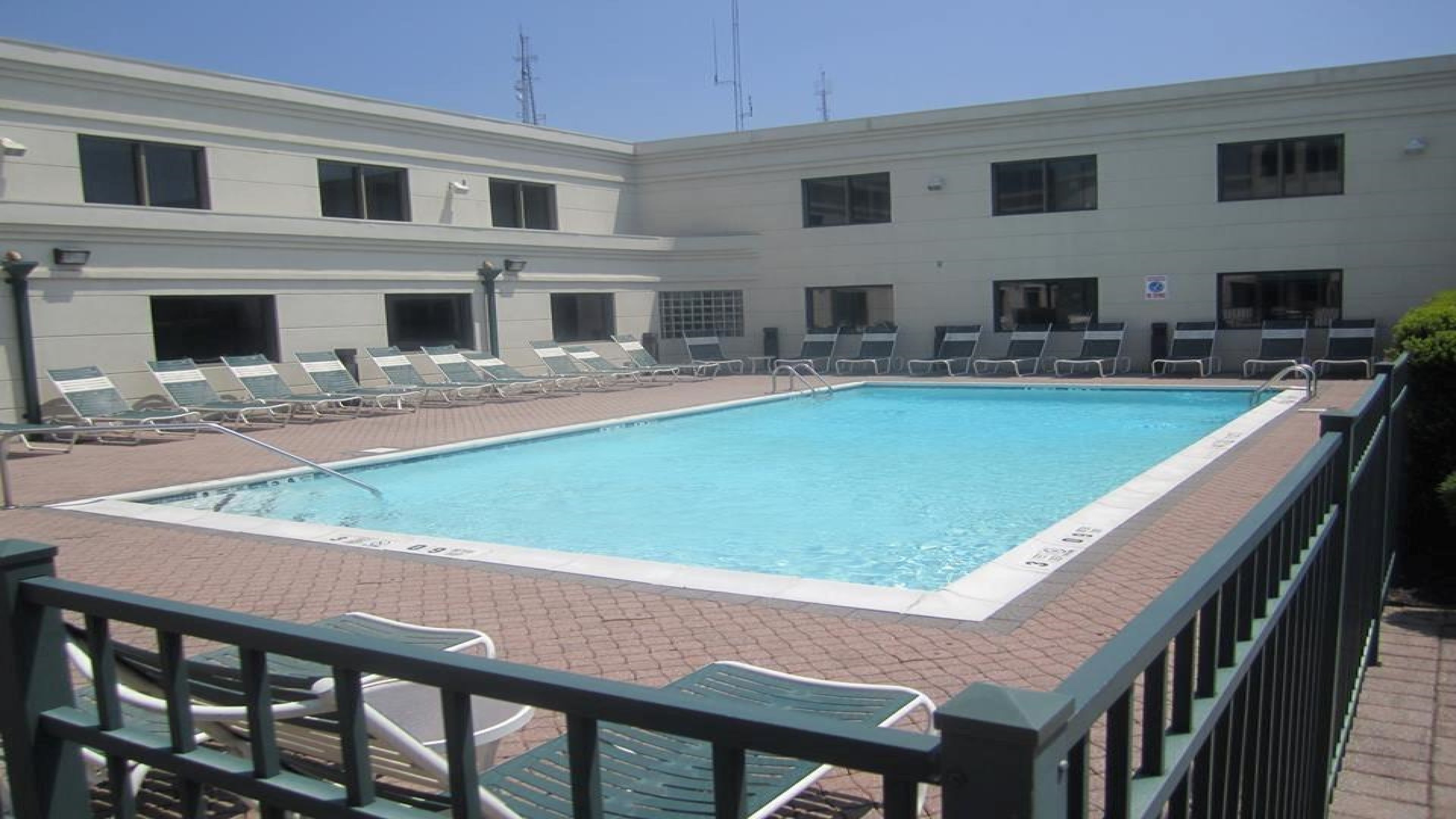 Holiday Inn Plainview-Long Island 79/79
