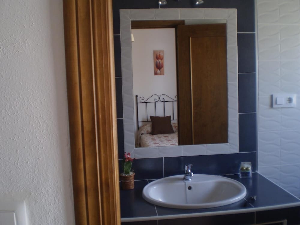 Hostal El Canario 26/36