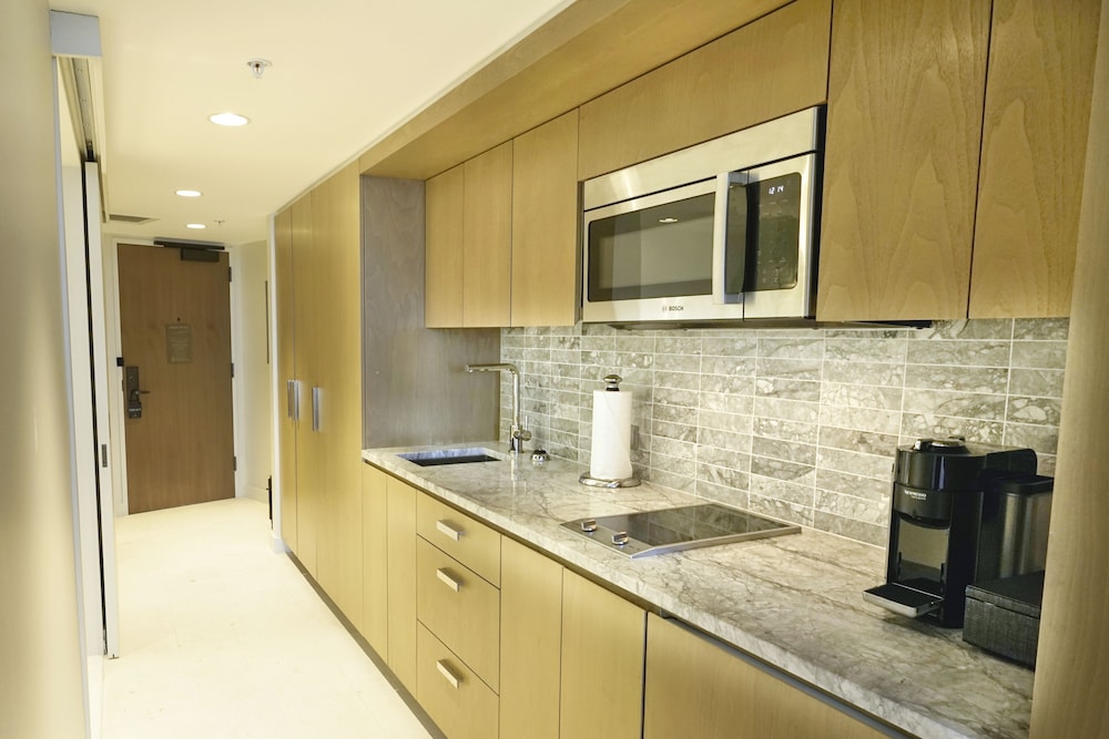 Real Select at the Ritz Carlton Residences, Waikiki Beach 10/50