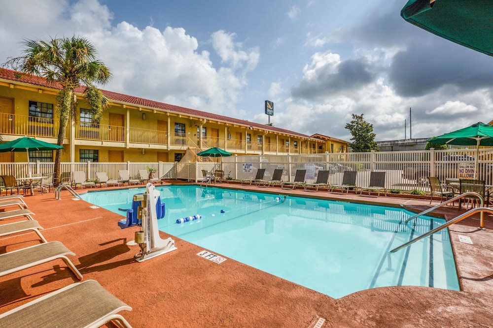 Quality Inn & Suites North Charleston Ashley Phosphate 30/50