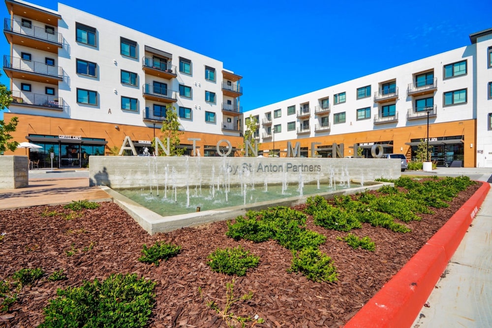 Bluebird Suites near Facebook HQ 36/45