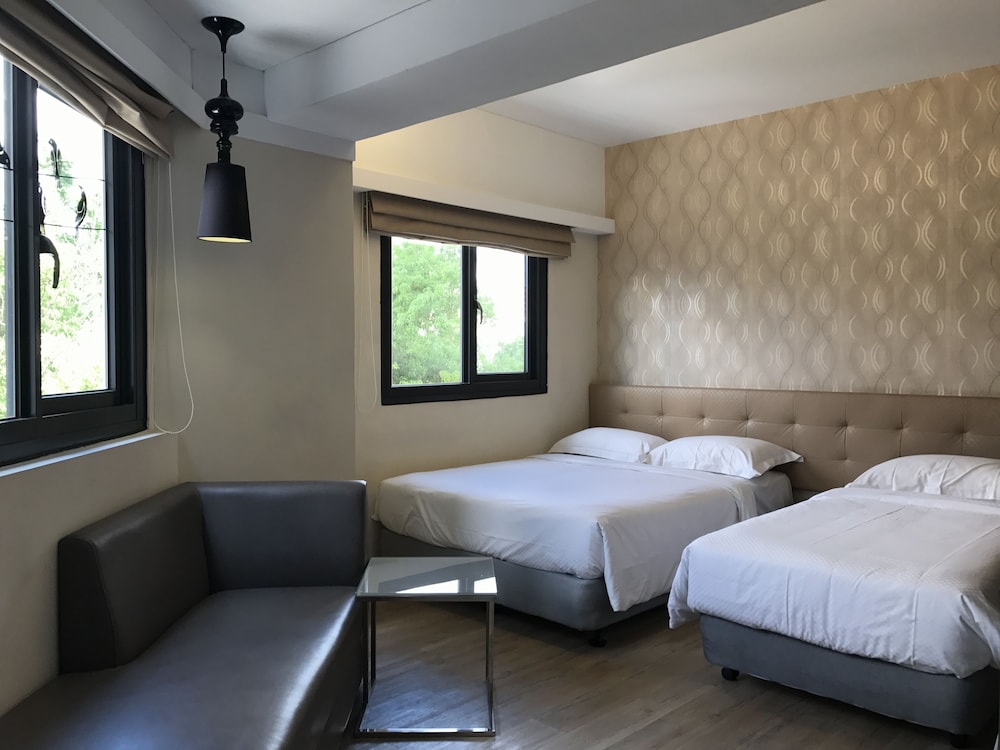 CHECK inn Express Kaohsiung Love River 13/66