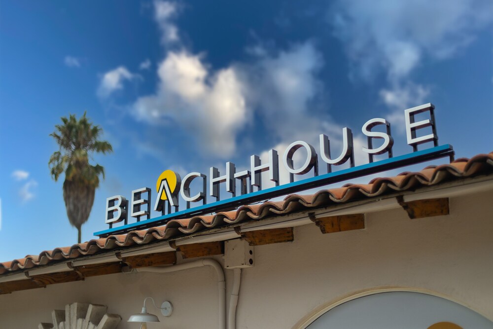 Beach House by Eazy 9/42