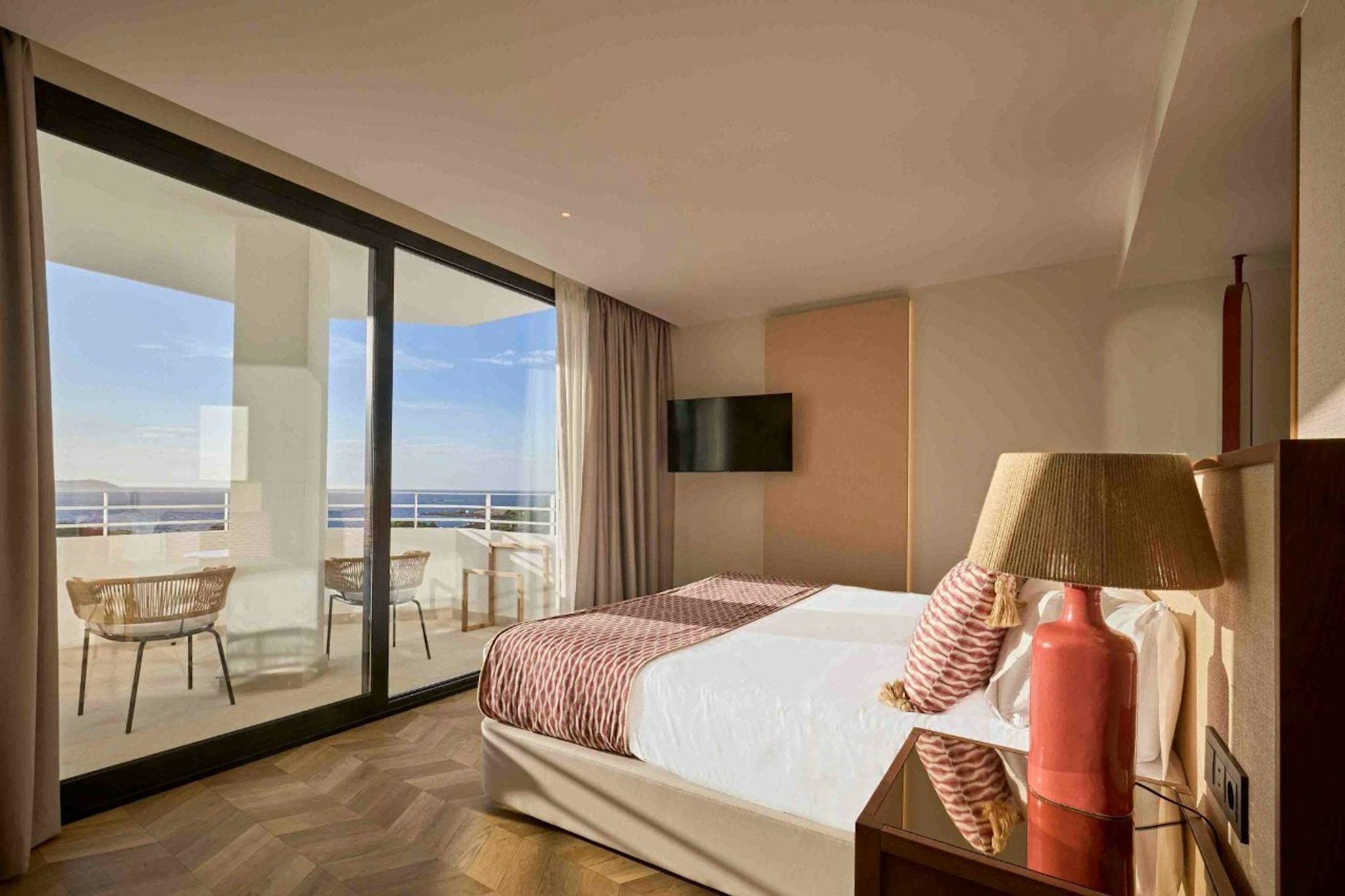 Deluxe, Sea Front