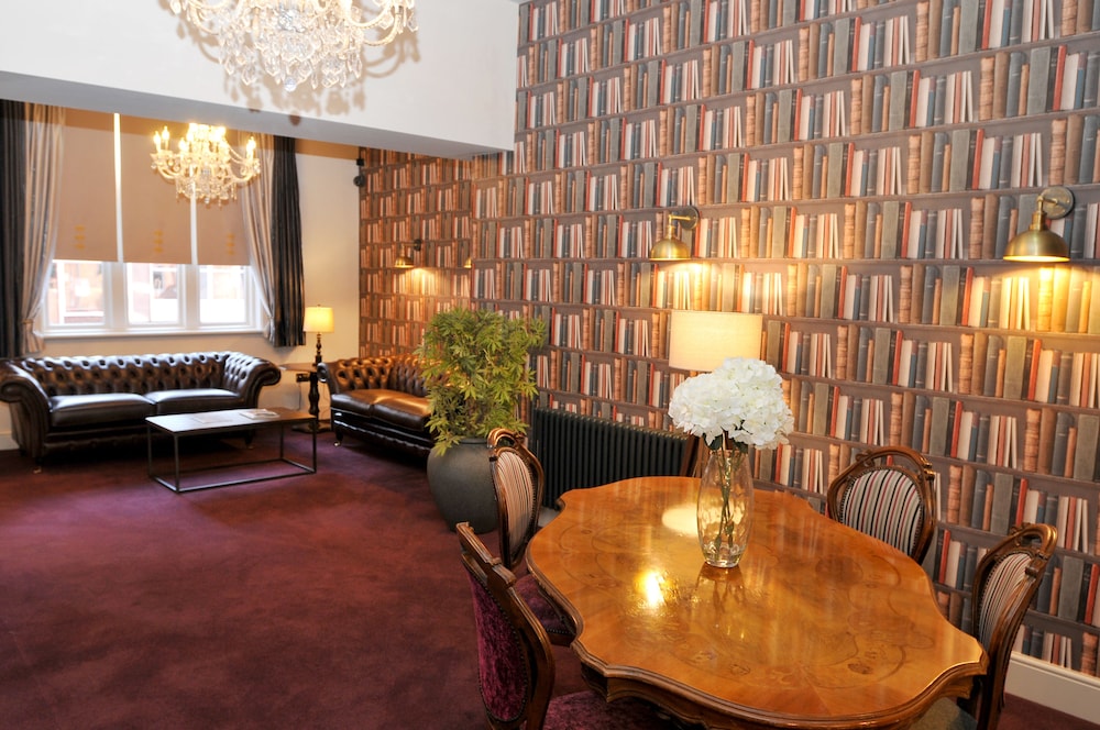 The Royal Hotel Crewe, A BRILLIANT Collection, Powered by OYO 34/47