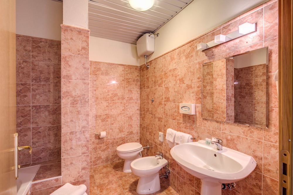 Hotel Delle Nazioni 50/50