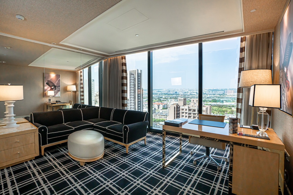 The Lin Hotel 43/61