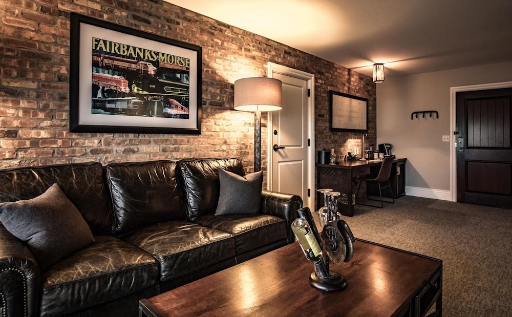Ironworks Hotel 41/48