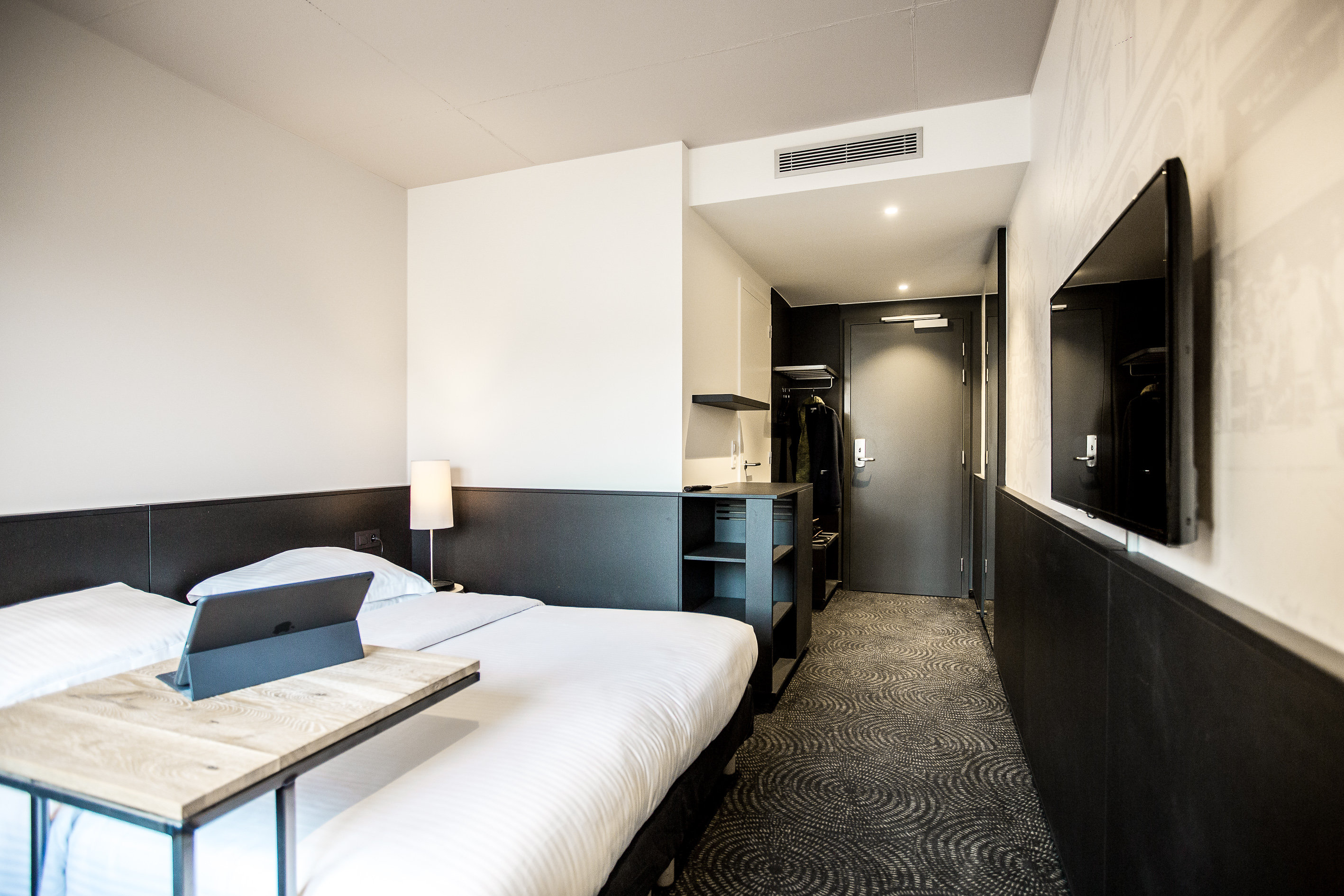 ROOM, DOUBLE BED