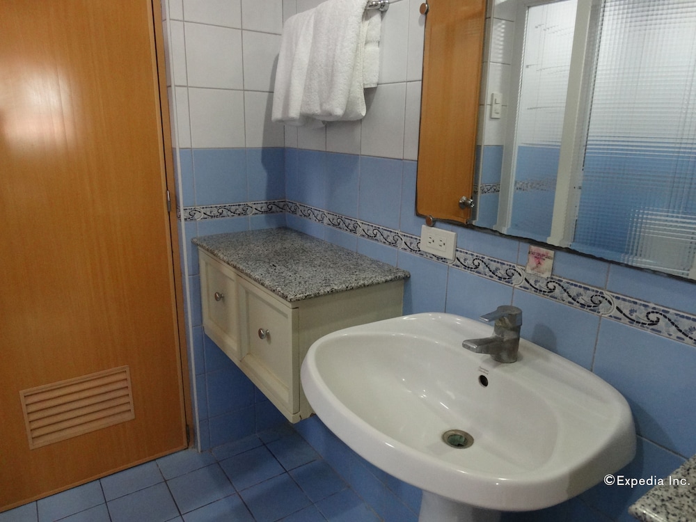 Crown Regency Residence Davao 50/50