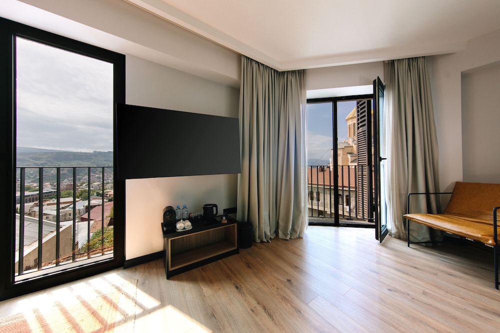Hotel 21, Tbilisi 35/57