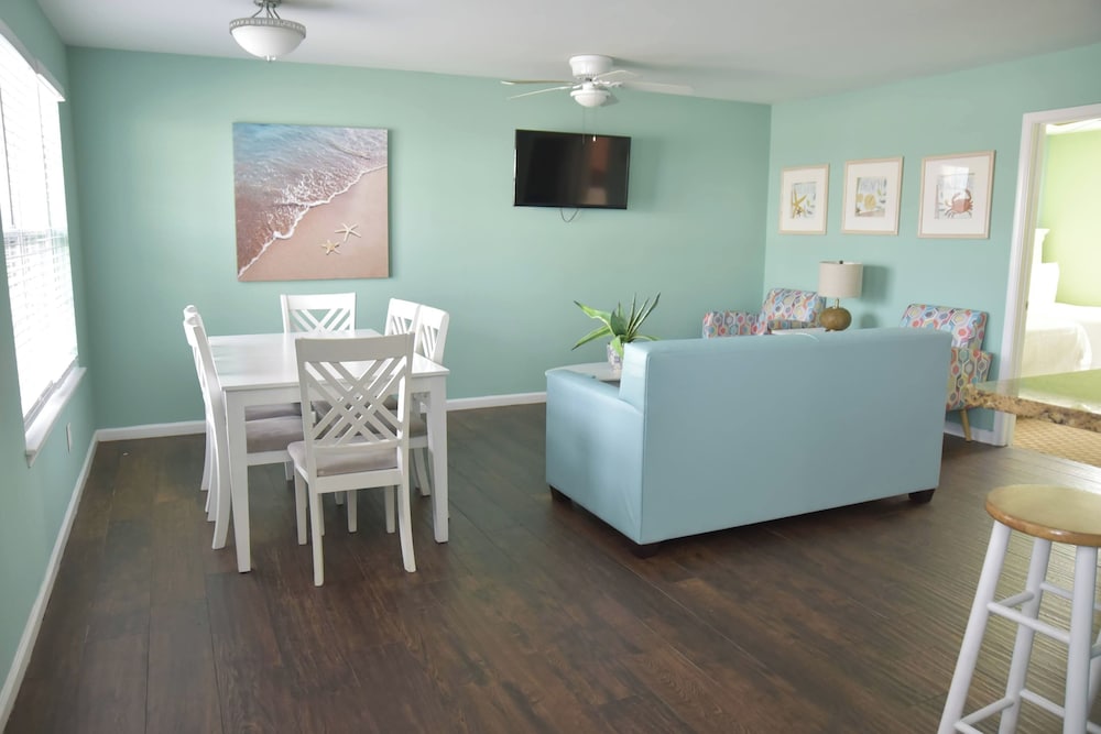 Madison Beach Motel 22/42
