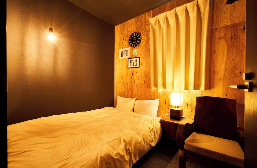 ROOM, DOUBLE BED