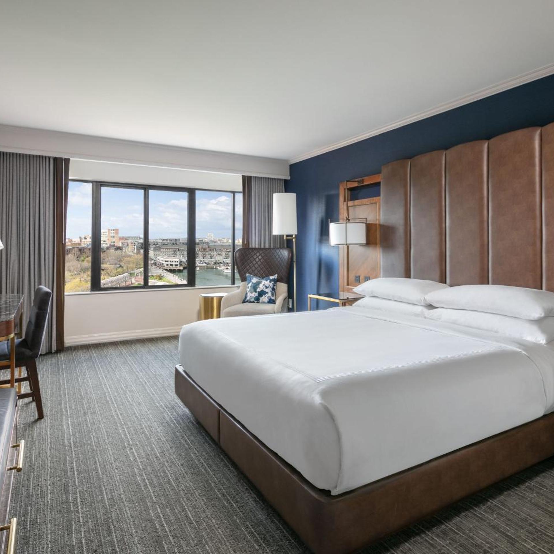 Room, King or Double Bed, King Bed, Partial Harbour View