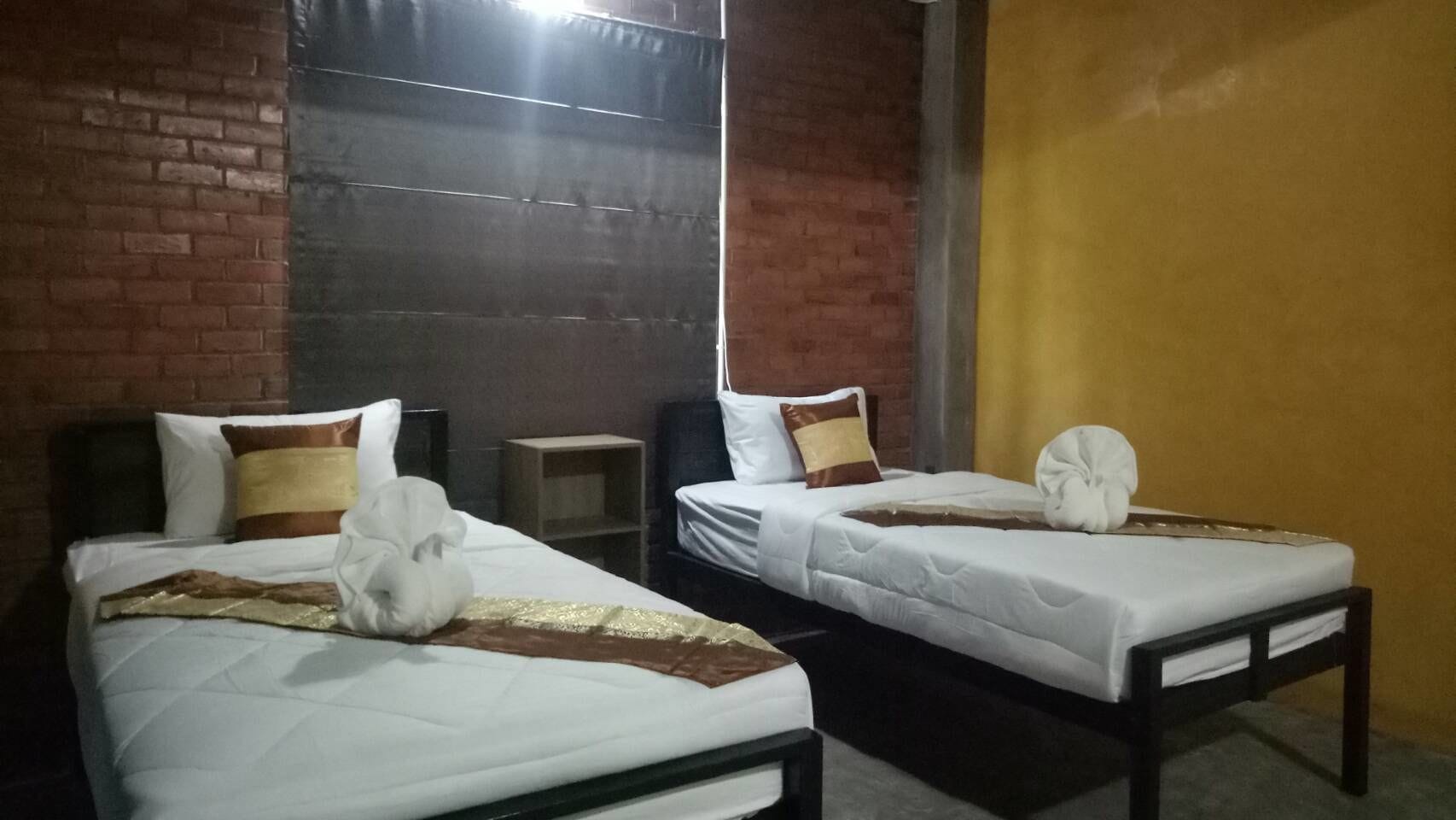 STANDARD, TWIN BEDS, SOFA