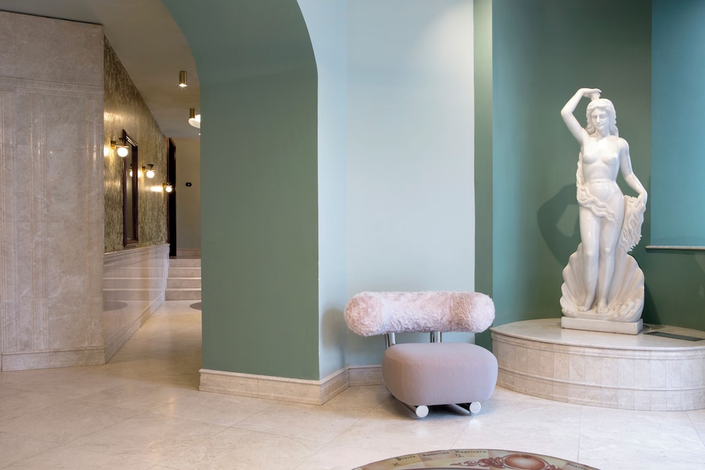 Zeus Essence Bucharest Venezia 43/64