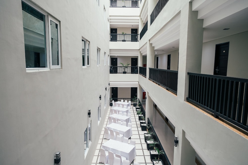 Alpha Hotel 2/15