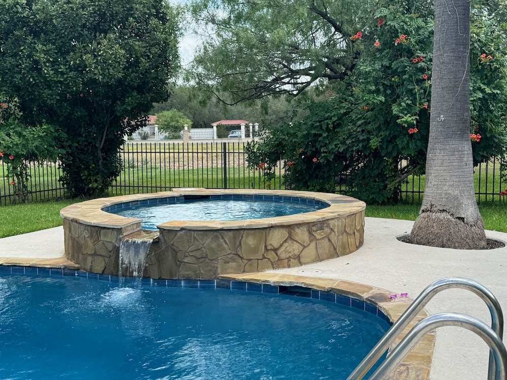Live Oaks Bed and Breakfast 37/44