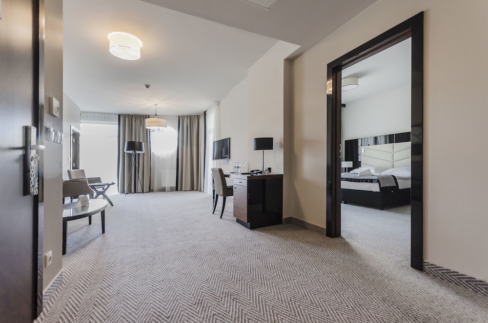 2 BEDROOMS, SUPERIOR, APARTMENT