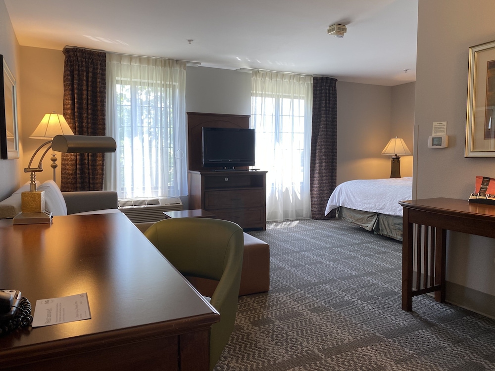 Staybridge Suites Milwaukee West-Oconomowoc 45/73