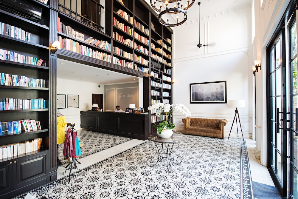 THE ALCOVE LIBRARY HOTEL 12/68