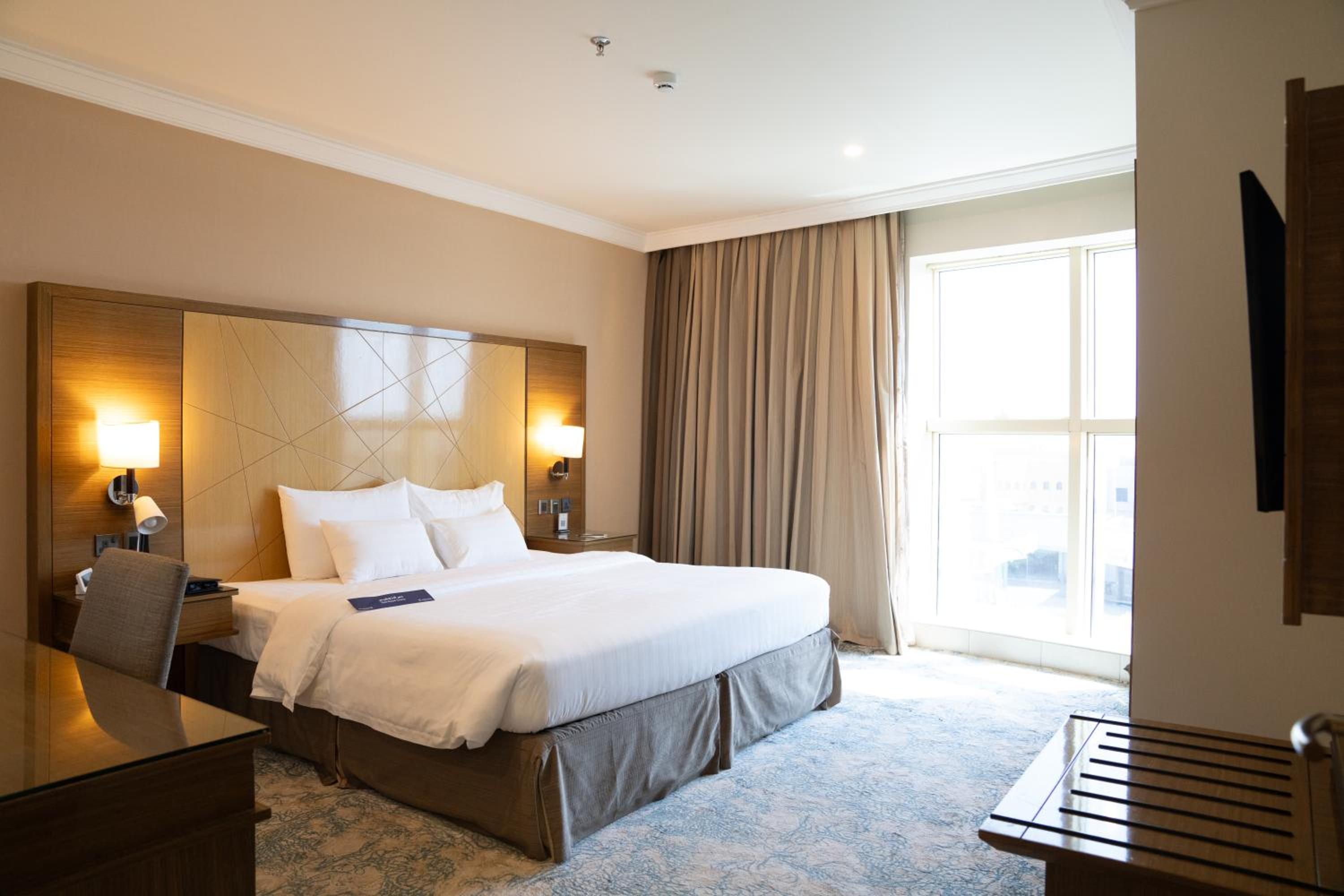 2 Bedrooms, Ambassador, Suite, King and Twin Beds