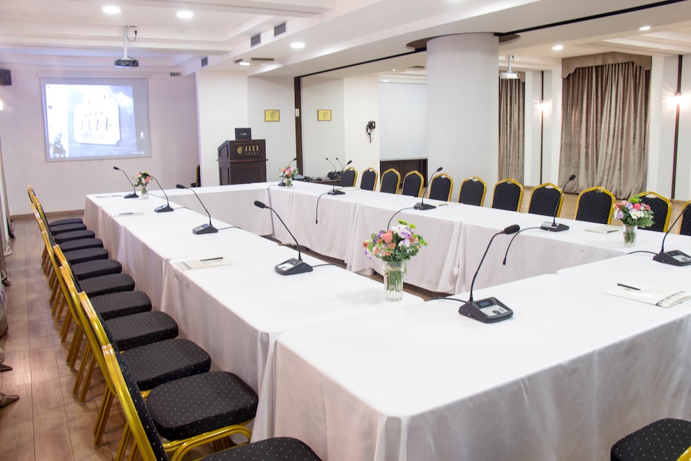 Mercure Chisinau Center Jazz Hotel 52/58