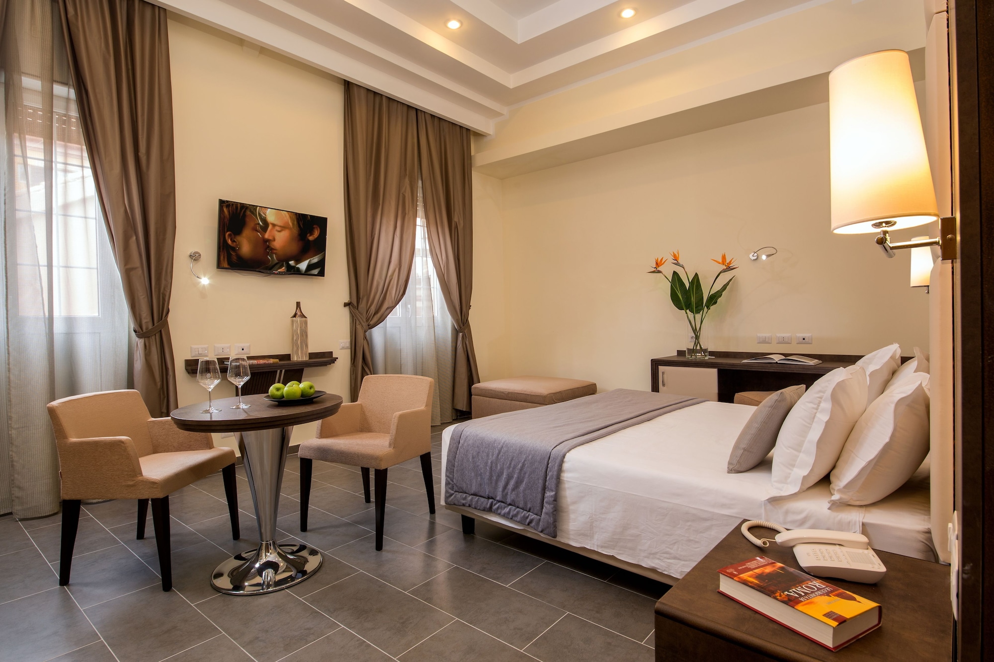 DELUXE, DOUBLE BED