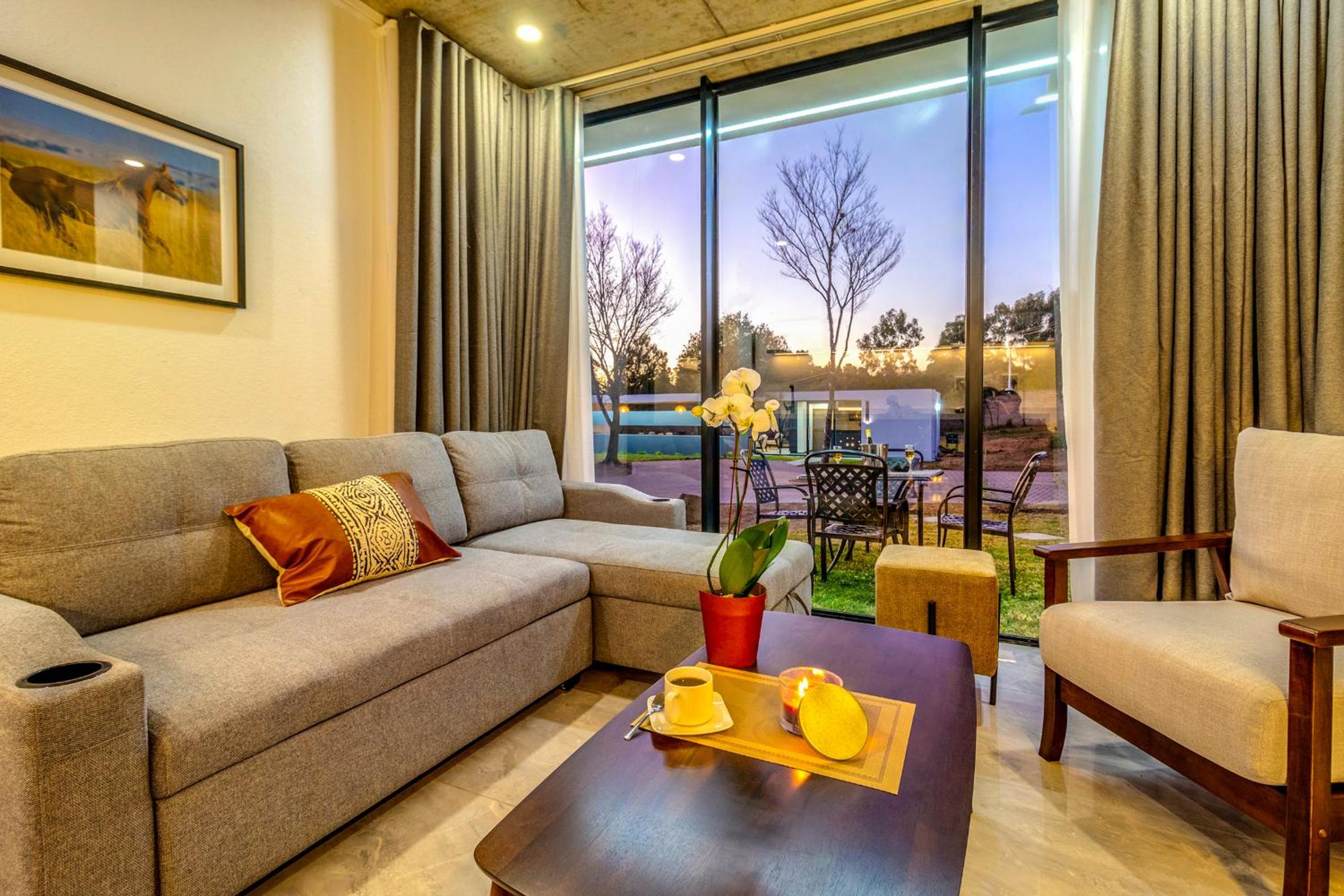 KRAVIT Premier Suites 20/29