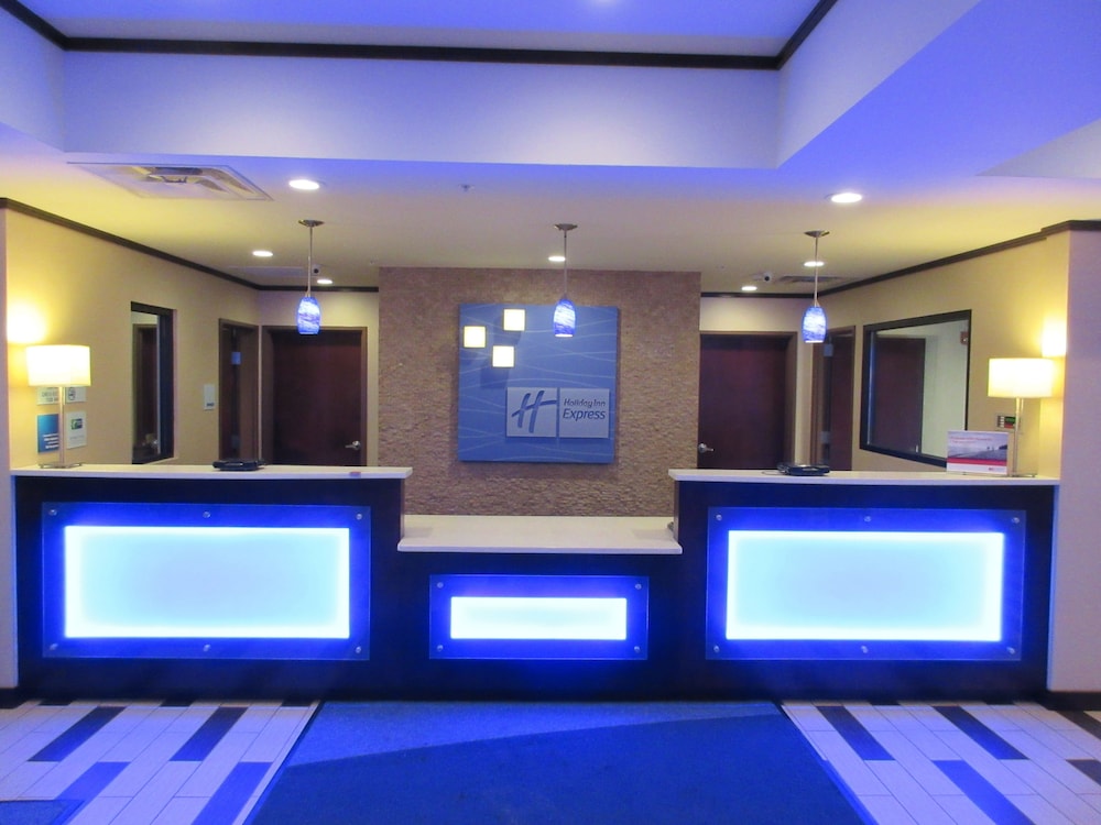 Holiday Inn Express Suites Butler 3/27